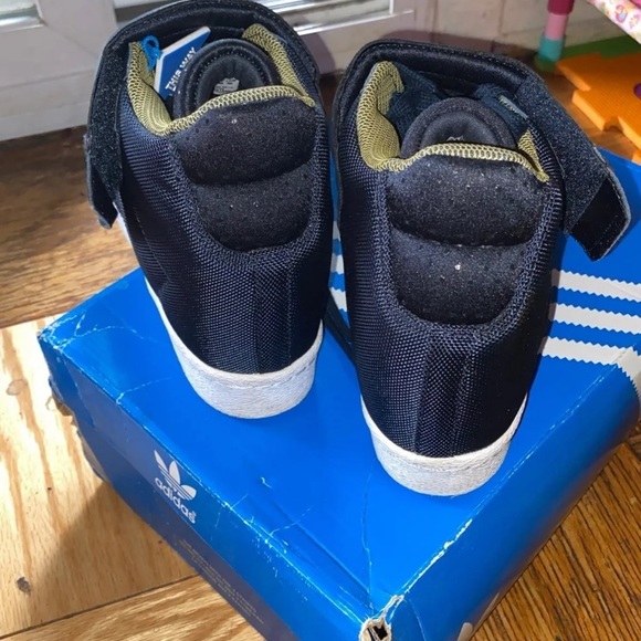 Adidas - Picture 4 of 6